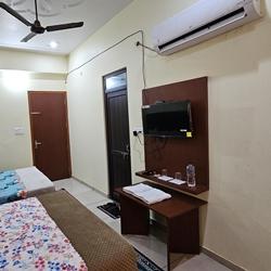 grand room image 3